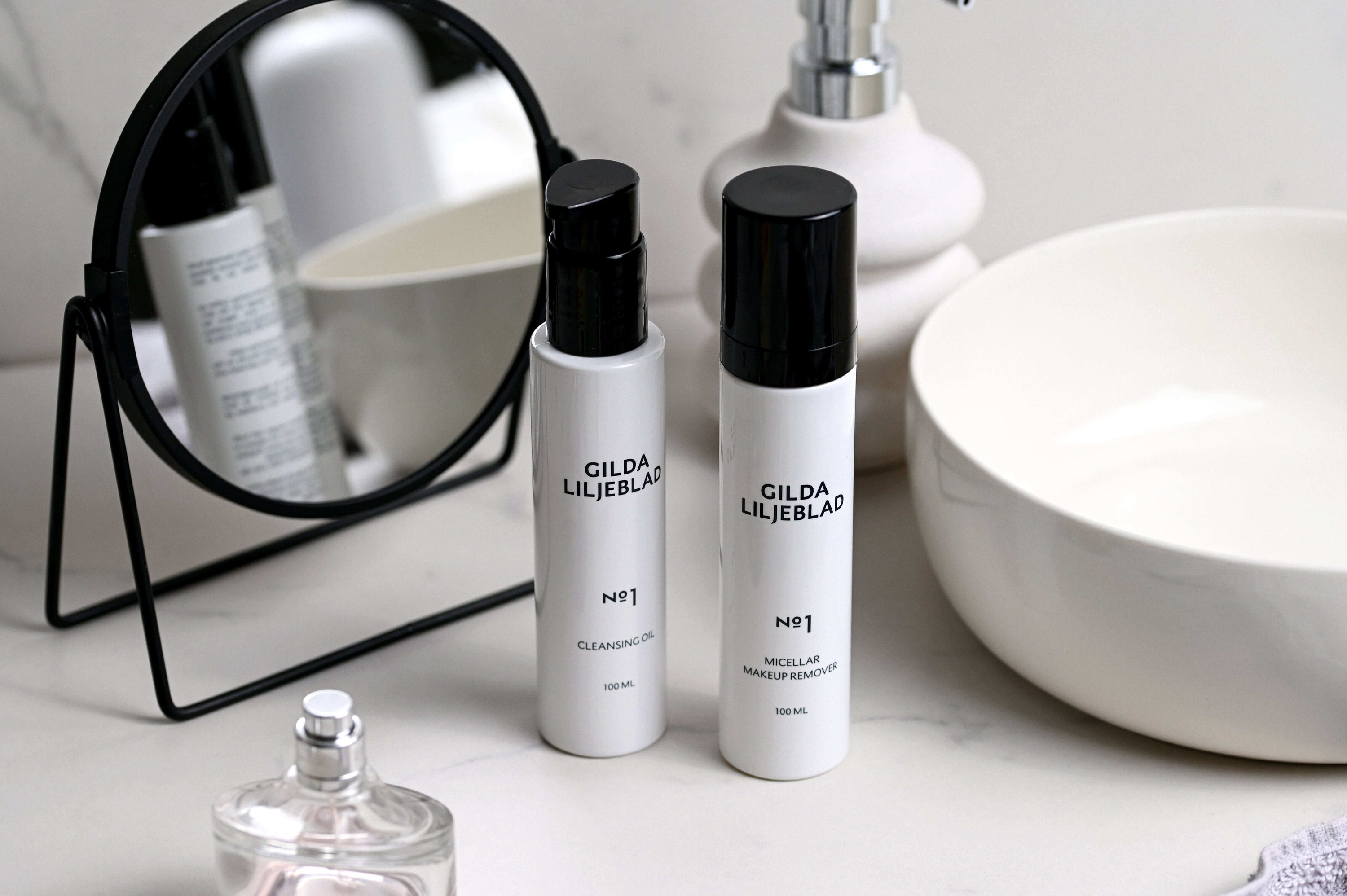 Dokonalá rutina v péči o pleť ráno a večer s produkty GILDA LILJEBLAD, včetně čističe a micelární vody.